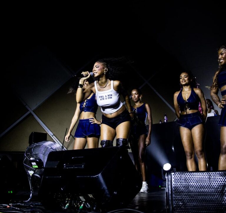 Ajuliacosta no Cine Joia: as mulheres estão criando o próprio movimento no rap